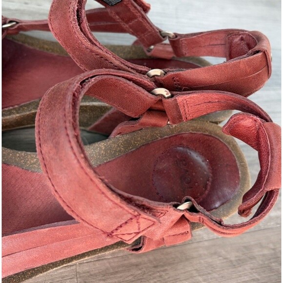 Teva Ysidro Sandals Womens 8 Red Leather Ankle Strap Wedge Shoes - Picture 3 of 8
